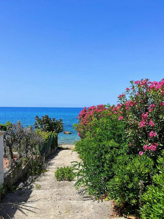 Villetta Sul Mare Акуедолчи Екстериор снимка